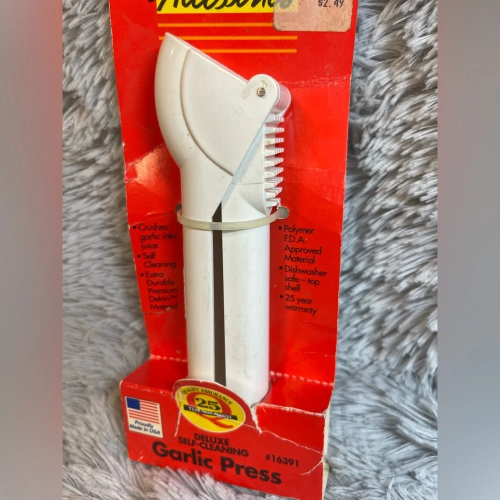 Vintage Pyrex Garlic Press 1995